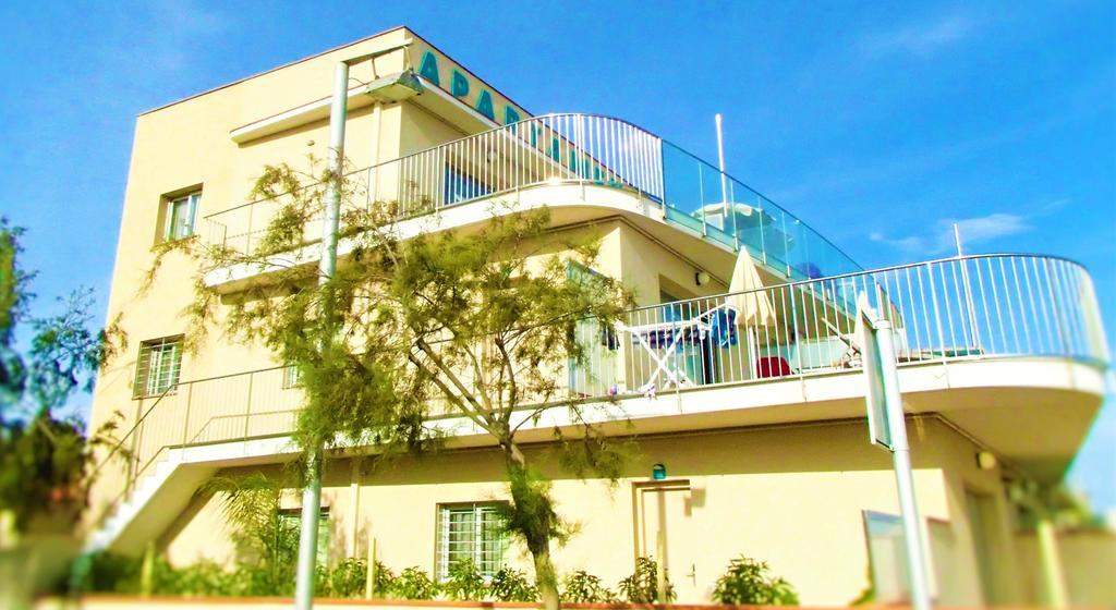 Apartamentos Voramar Castelldefels Dış mekan fotoğraf