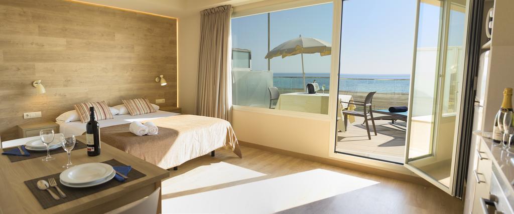 Apartamentos Voramar Castelldefels Dış mekan fotoğraf