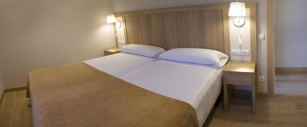 Apartamentos Voramar Castelldefels Dış mekan fotoğraf