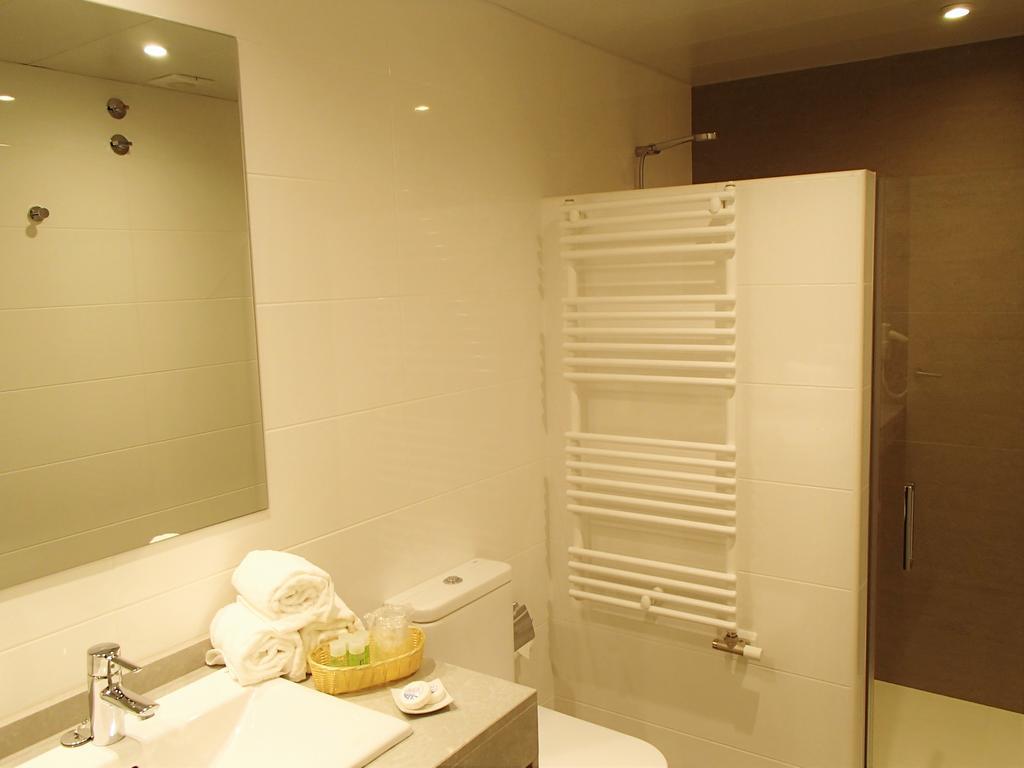 Apartamentos Voramar Castelldefels Dış mekan fotoğraf