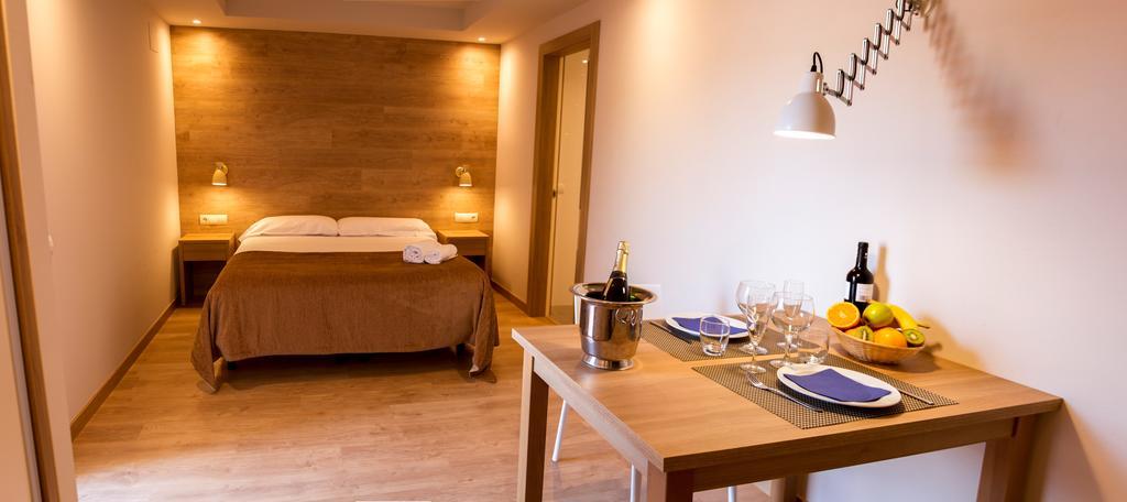 Apartamentos Voramar Castelldefels Dış mekan fotoğraf