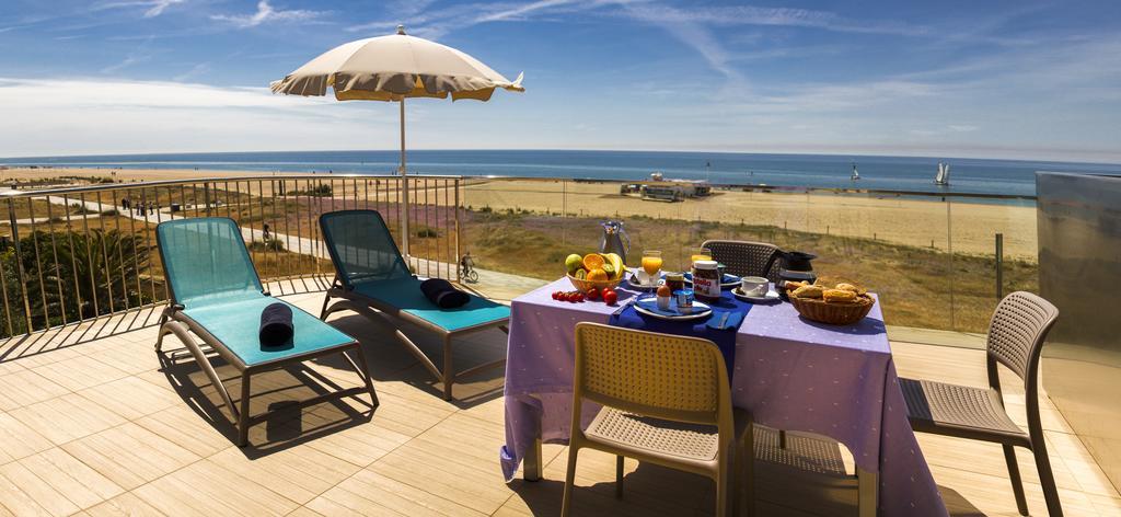Apartamentos Voramar Castelldefels Dış mekan fotoğraf