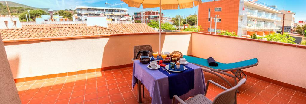 Apartamentos Voramar Castelldefels Dış mekan fotoğraf