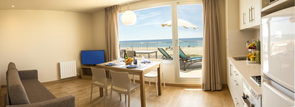 Apartamentos Voramar Castelldefels Dış mekan fotoğraf